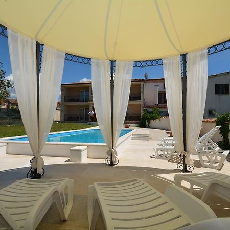 Bed & Breakfast Kastel Zbandaj Luaran gambar