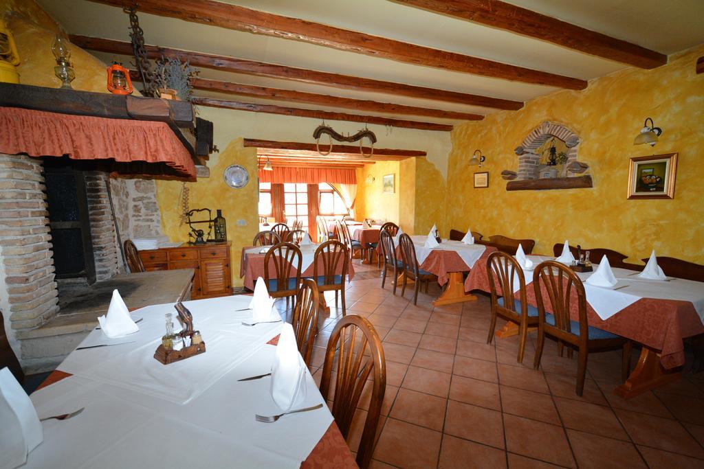 Bed & Breakfast Kastel Zbandaj Luaran gambar