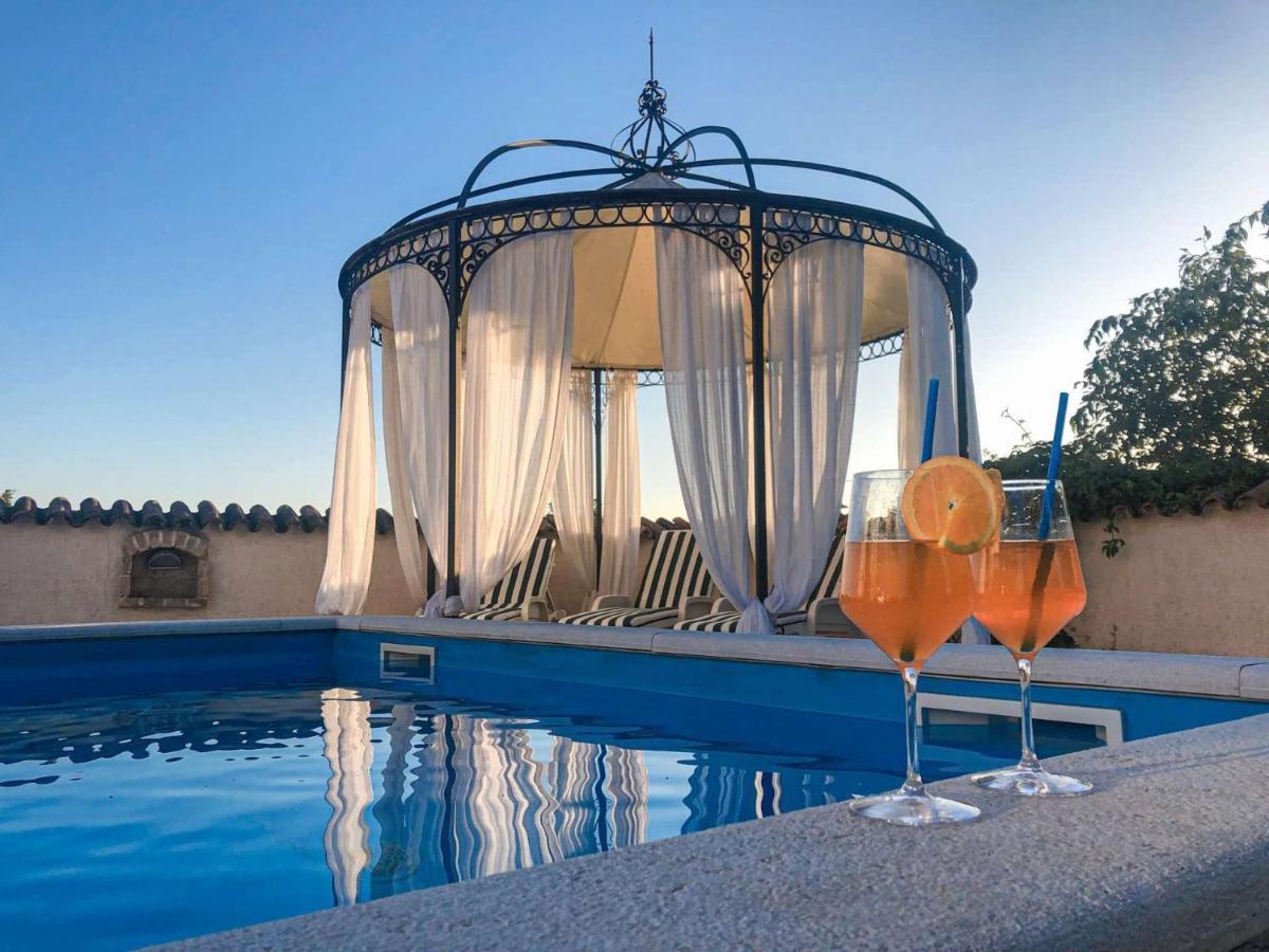 Bed & Breakfast Kastel Zbandaj Luaran gambar