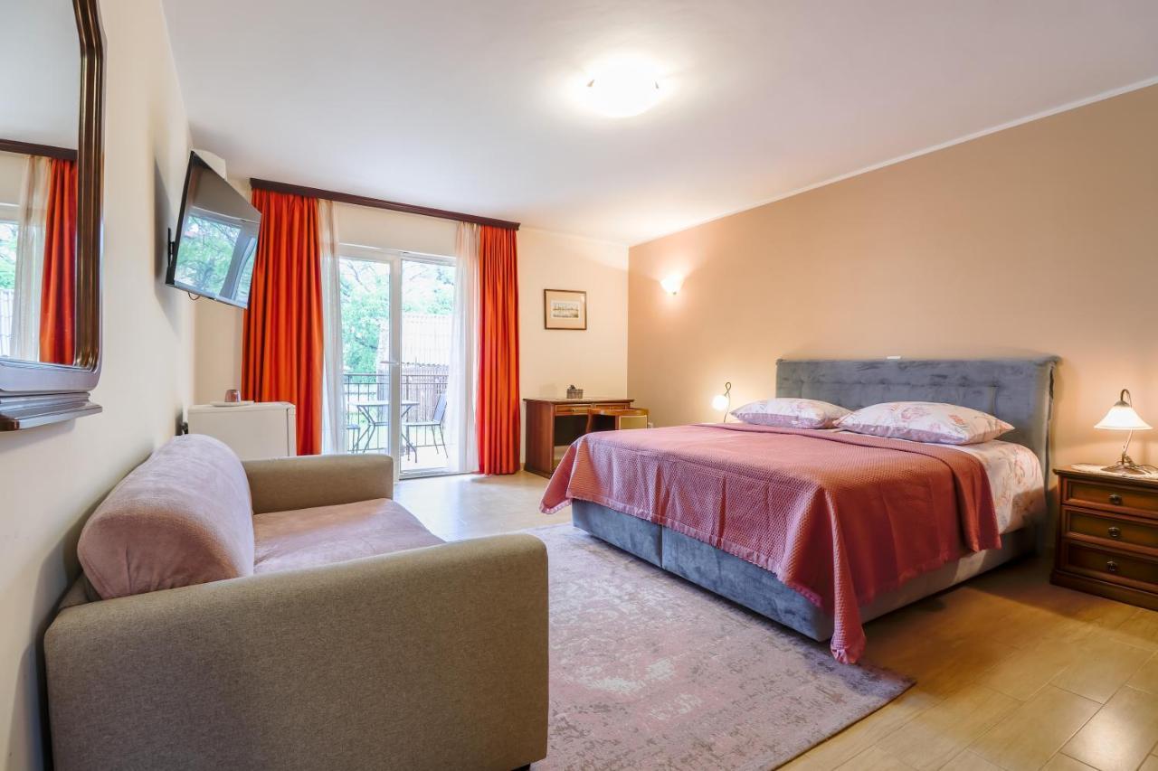 Bed & Breakfast Kastel Zbandaj Luaran gambar