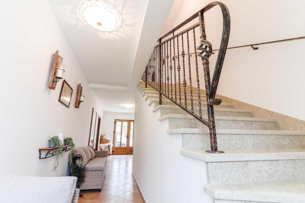 Bed & Breakfast Kastel Zbandaj Luaran gambar