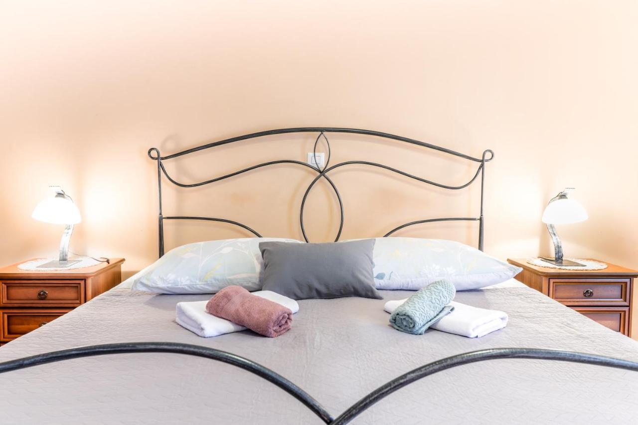 Bed & Breakfast Kastel Zbandaj Luaran gambar