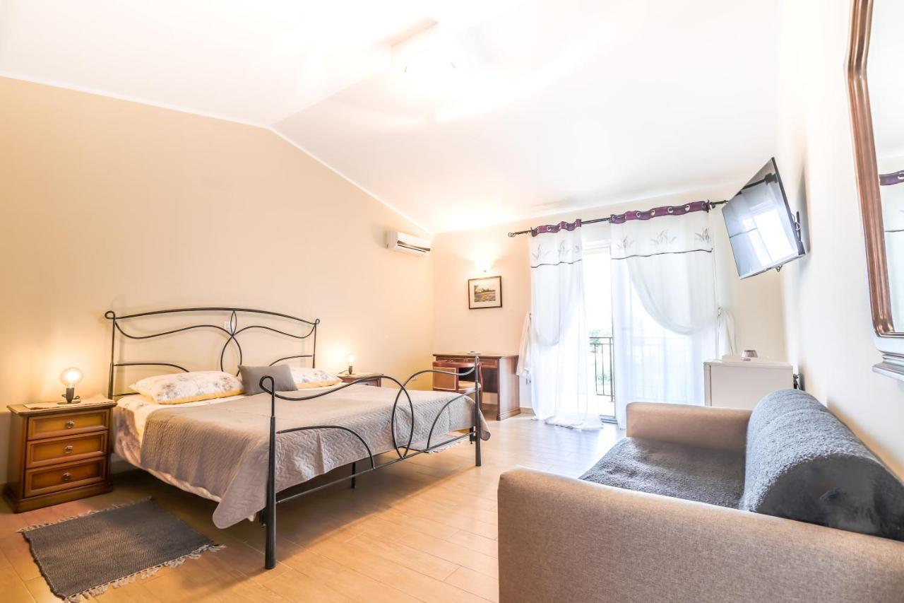 Bed & Breakfast Kastel Zbandaj Luaran gambar