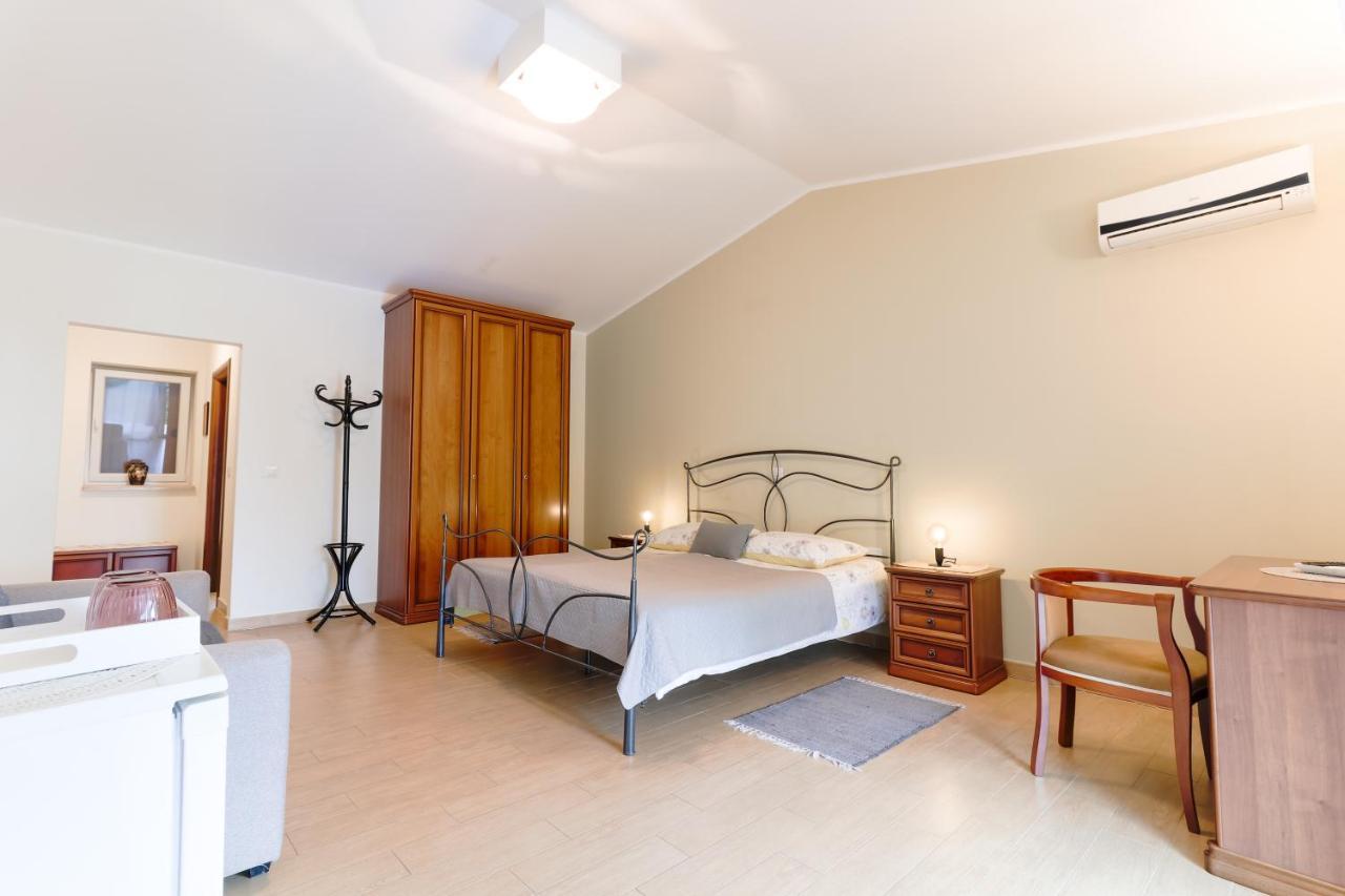 Bed & Breakfast Kastel Zbandaj Luaran gambar