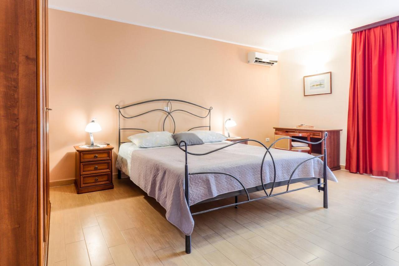 Bed & Breakfast Kastel Zbandaj Luaran gambar