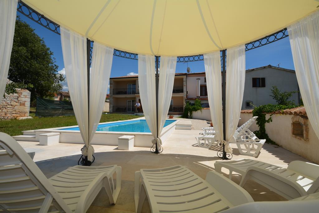 Bed & Breakfast Kastel Zbandaj Luaran gambar